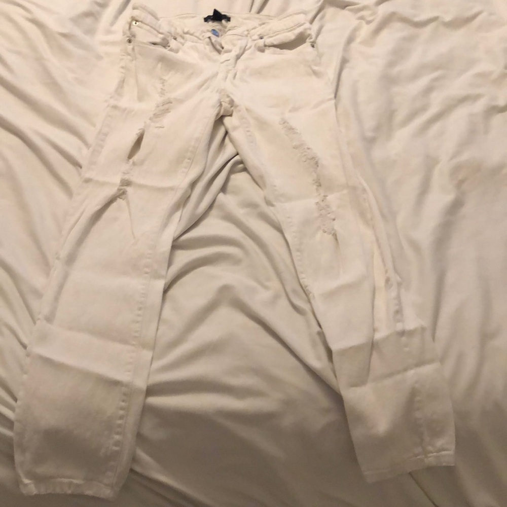 White distressed skinny jeans